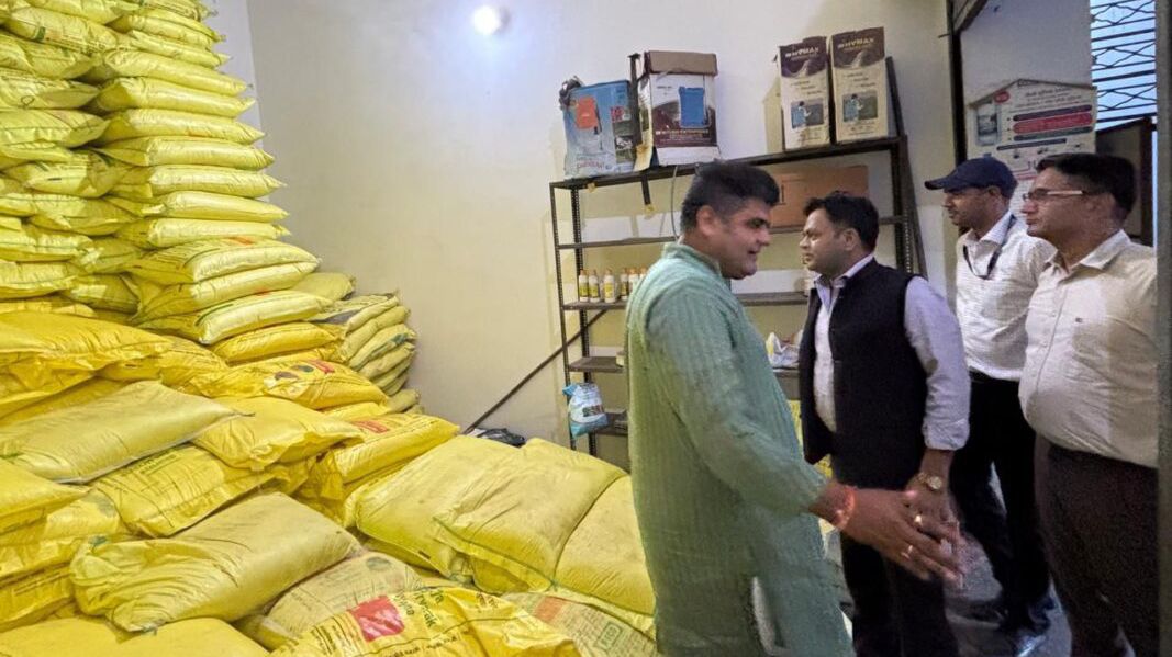 नाबार्ड टीम ने प्रागपुरा सहकारी समिति का लिया जायजा, नवाचारों की सराहना