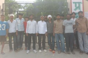 स्कूल में छात्रा से छेड़छाड़ का मामला, ग्रामीणों ने गेट पर ताला लगाकर किया विरोध