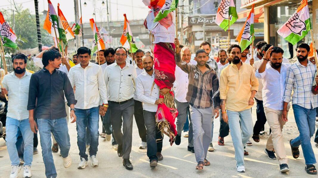 कांग्रेस का विरोध प्रदर्शन, राठौड़ के खिलाफ कार्रवाई की उठी मांग