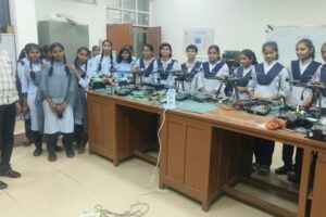विज्ञान ज्योति फेज-VII के तहत छात्राओं का जयपुर दौरा