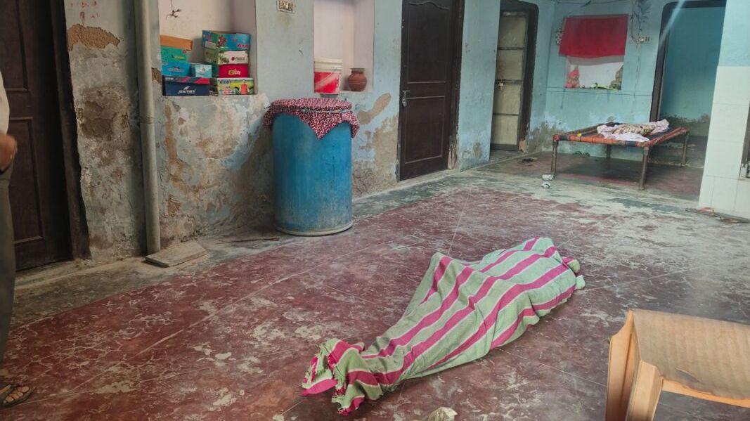 राजमिस्त्री की संदिग्ध परिस्थितियों में मौत, घर में फंदे पर मिला शव राजमिस्त्री की संदिग्ध परिस्थितियों में मौत, घर में फंदे पर मिला शव