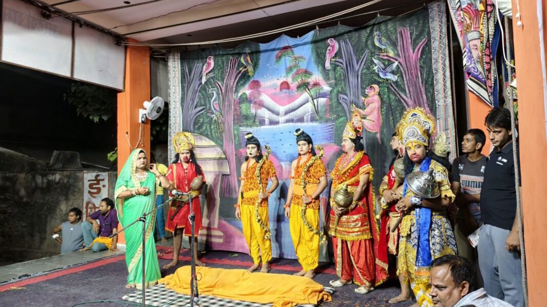 रामलीला में राम-सुग्रीव मित्रता और बाली वध की लीला ने मोहा मन रामलीला में राम-सुग्रीव मित्रता और बाली वध की लीला ने मोहा मन