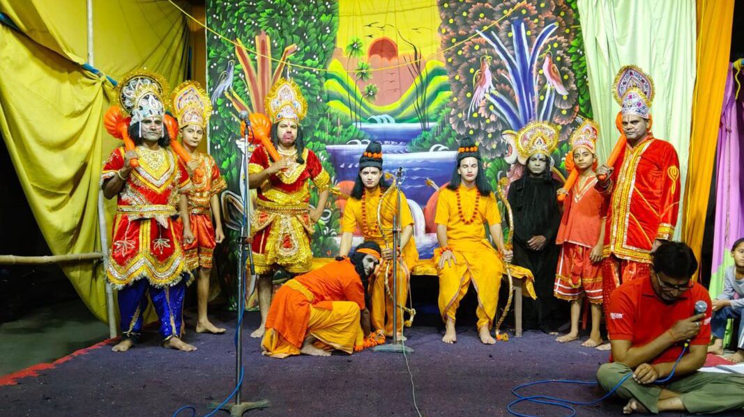 प्रागपुरा रामलीला में विभीषण शरणागति, अंगद-रावण संवाद और लक्ष्मण शक्ति लीला का मंचन प्रागपुरा रामलीला में विभीषण शरणागति, अंगद-रावण संवाद और लक्ष्मण शक्ति लीला का मंचन