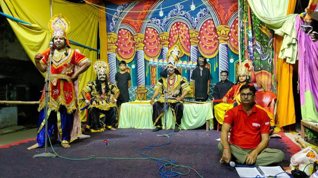 प्रागपुरा रामलीला में लक्ष्मण मूर्छित मंचन देख भावुक हुए दर्शक प्रागपुरा रामलीला में लक्ष्मण मूर्छित मंचन देख भावुक हुए दर्शक