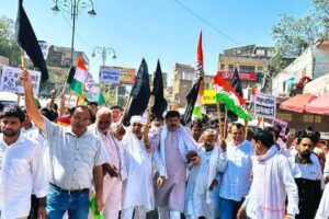 राहुल गांधी के समर्थन में कोटपूतली में कांग्रेस का प्रदर्शन, काला दिवस मनाकर जताया विरोध