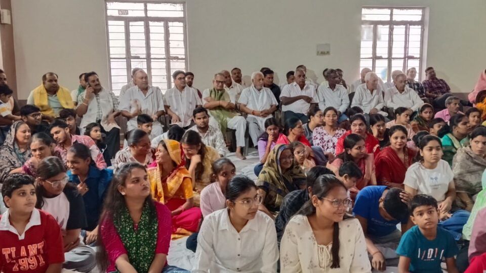 अग्रवाल समाज के वार्षिक अधिवेशन में प्रतिभाओं को किया सम्मानित
