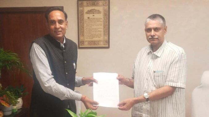 प्रागपुरा पीएचसी में स्थायी डॉक्टर नियुक्ति की मांग, सौंपा ज्ञापन