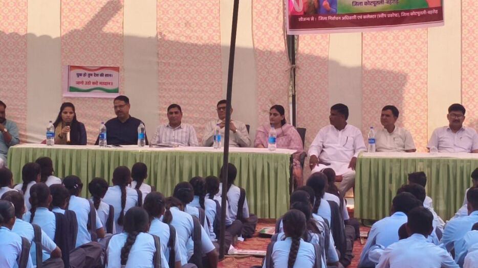 कारोली के सरकारी स्कूल में जिला स्तरीय स्वीप कार्यक्रम आयोजित