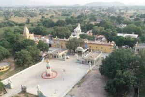 दो राज्यों की सीमा पर फैला रामेश्वर धाम मंदिर, चढ़ावा चढ़ाने की मनाही