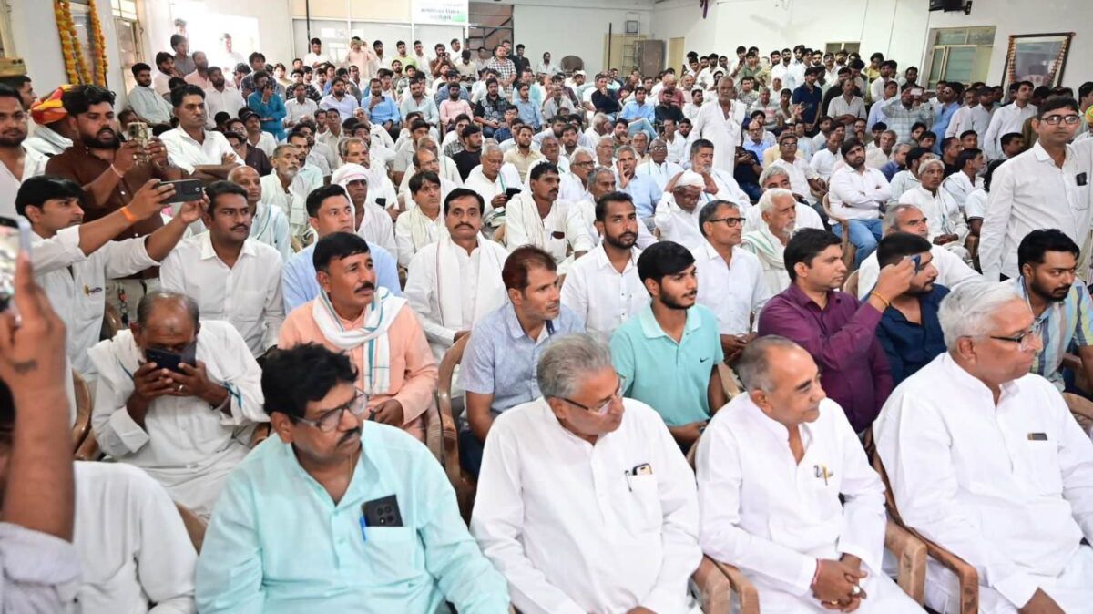 भाजपा छोड़ कांग्रेस में शामिल हुए इंजीनियर सुभाष घोघड़ भाजपा छोड़ कांग्रेस में शामिल हुए इंजीनियर सुभाष घोघड़