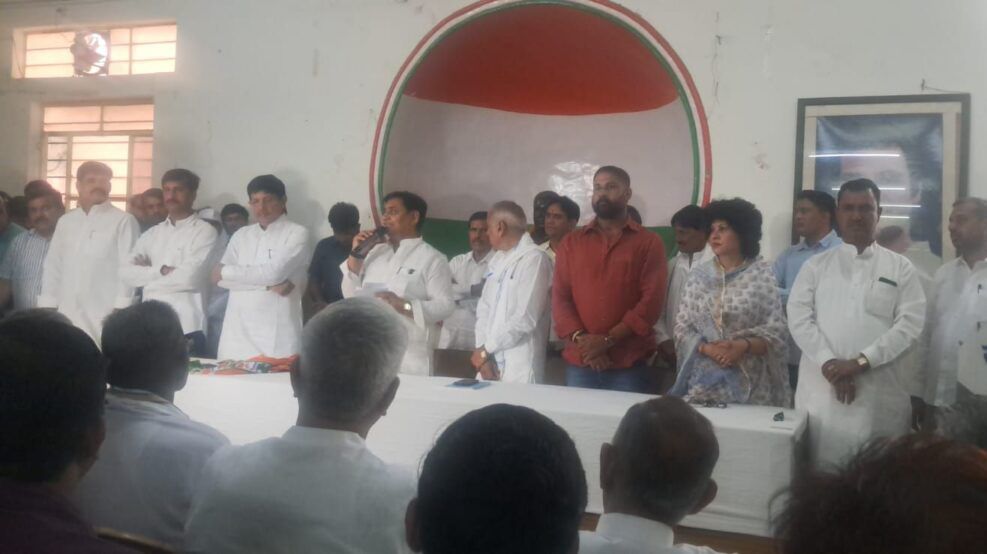 भाजपा छोड़ कांग्रेस में शामिल हुए इंजीनियर सुभाष घोघड़ भाजपा छोड़ कांग्रेस में शामिल हुए इंजीनियर सुभाष घोघड़