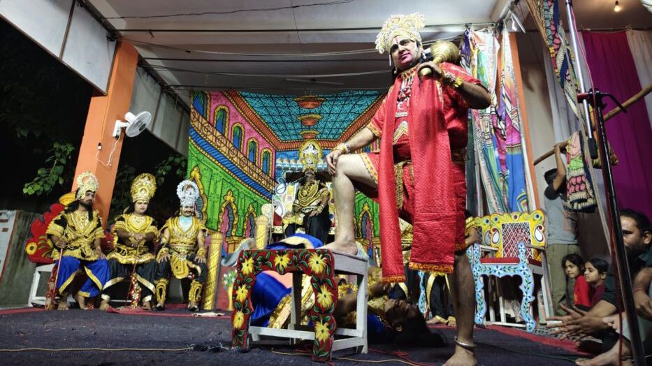 पावटा रामलीला मंचन में रावण का अंगद को बंदी बनाने का आदेश