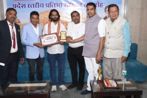 पावटा के पत्रकार प्रहलाद सैन प्रदेश स्तरीय सम्मान से सम्मानित