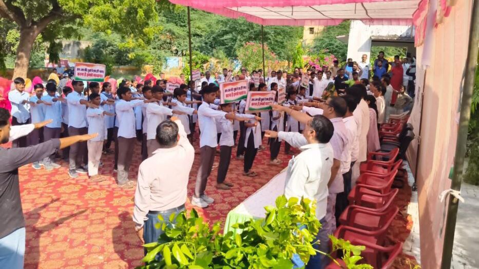 कारोली के सरकारी स्कूल में जिला स्तरीय स्वीप कार्यक्रम आयोजित