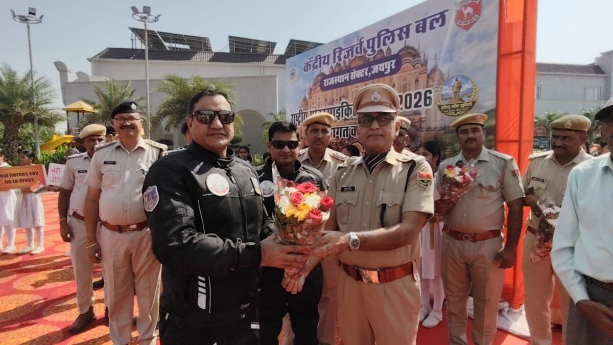 एसपी सतवीर सिंह ने हरी झंडी दिखा 250 राइडर्स को जयपुर के लिए किया रवाना एसपी सतवीर सिंह ने हरी झंडी दिखा 250 राइडर्स को जयपुर के लिए किया रवाना