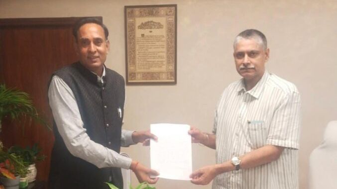 प्रागपुरा पीएचसी में स्थायी डॉक्टर नियुक्ति की मांग, सौंपा ज्ञापन