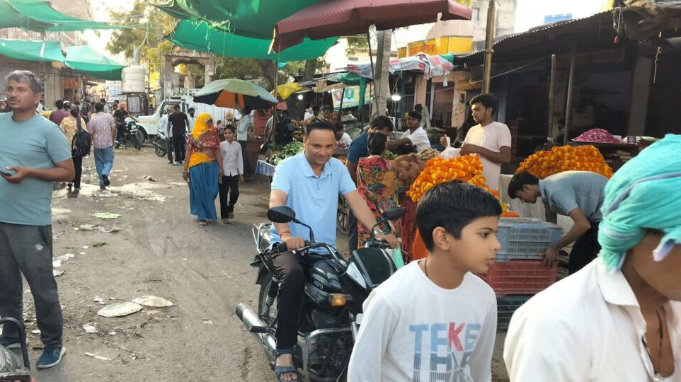 जाम से बेहाल आमजन, सुभाष चौक पर यातायात के साथ प्रतिमा स्थल की गरिमा भी प्रभावित
