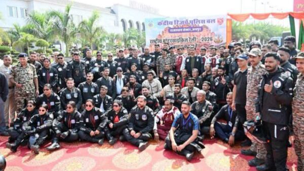 एसपी सतवीर सिंह ने हरी झंडी दिखा 250 राइडर्स को जयपुर के लिए किया रवाना एसपी सतवीर सिंह ने हरी झंडी दिखा 250 राइडर्स को जयपुर के लिए किया रवाना