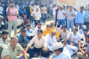 बाइक सवार महेन्द्र कुमावत की मौत से ग्रामीणों में आक्रोश