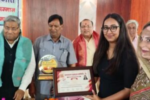 अग्रवाल समाज के वार्षिक अधिवेशन में प्रतिभाओं को किया सम्मानित