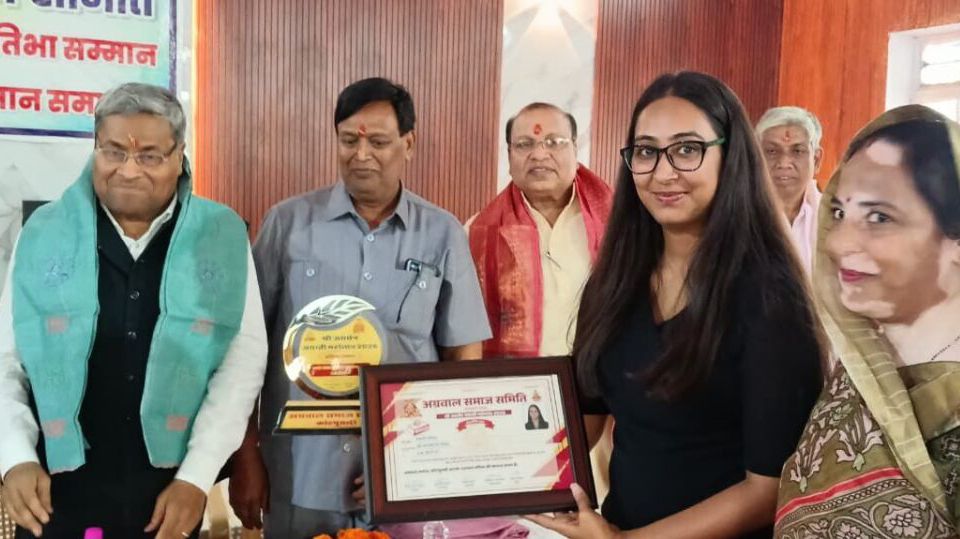 अग्रवाल समाज के वार्षिक अधिवेशन में प्रतिभाओं को किया सम्मानित
