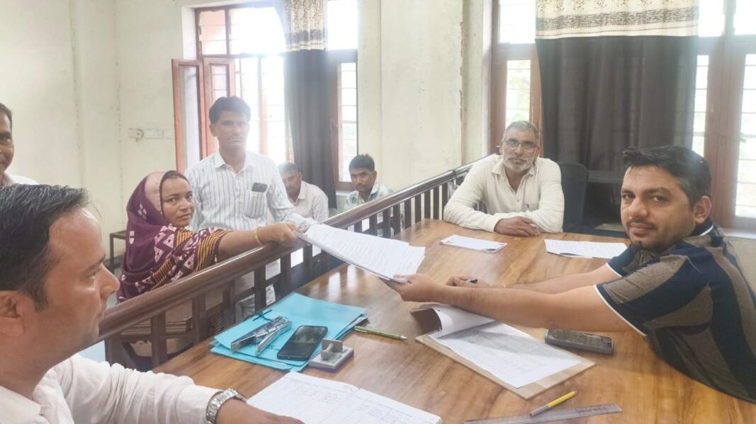 पावटा में पंचायत समिति चुनाव के लिए 21 प्रत्याशियों ने भरे पर्चे पावटा में पंचायत समिति चुनाव के लिए 21 प्रत्याशियों ने भरे पर्चे