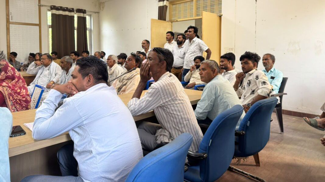 पावटा पंचायत समिति सभागार में प्रत्याशी प्रबोधन कार्यशाला आयोजित