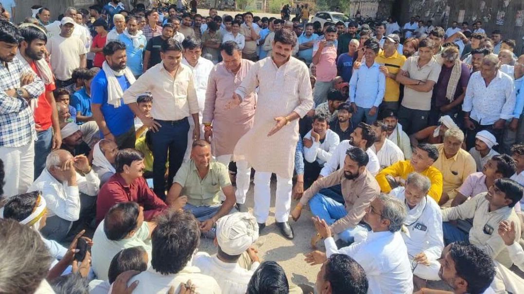 बाइक सवार महेन्द्र कुमावत की मौत से ग्रामीणों में आक्रोश