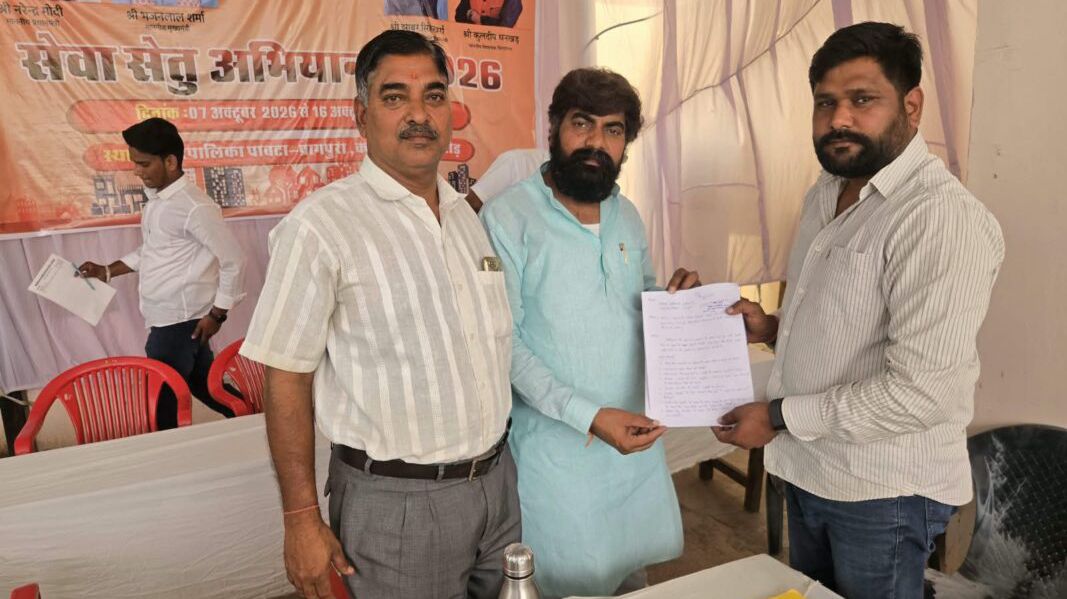 जलभराव और सफाई व्यवस्था का मुद्दा, पार्षद ने सौंपा ज्ञापन