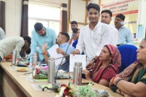 60 सालों से पट्टों का इंतजार, पार्षद रिंकू कांसोटिया ने पालिका अध्यक्ष को सौंपा ज्ञापन