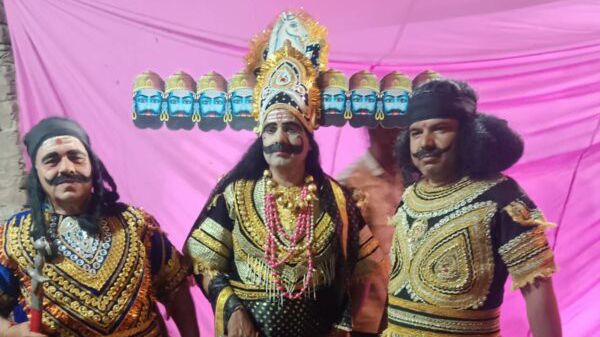 रामलीला में सूर्पनखा की नाक काटने और खर-दूषण वध लीला का मंचन