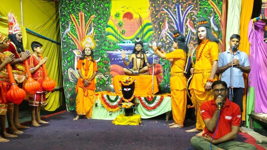प्रागपुरा रामलीला में लक्ष्मण मूर्छित मंचन देख भावुक हुए दर्शक प्रागपुरा रामलीला में लक्ष्मण मूर्छित मंचन देख भावुक हुए दर्शक