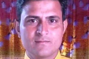 सूखे कुएं में फंदे से लटका मिला 35 वर्षीय युवक का शव, गांव में फैली सनसनी