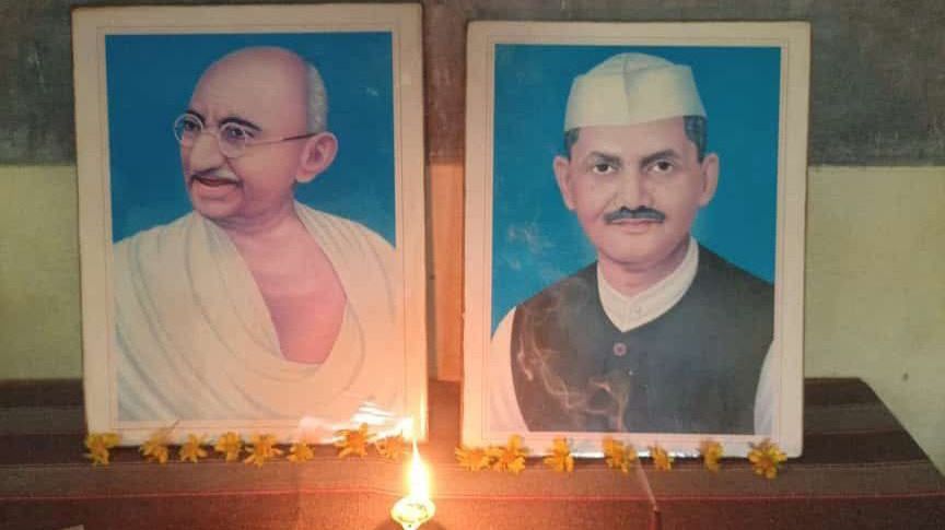 गांधी-शास्त्री जयंती पर कांग्रेस कार्यालय में श्रद्धांजलि सभा गांधी-शास्त्री जयंती पर कांग्रेस कार्यालय में श्रद्धांजलि सभा