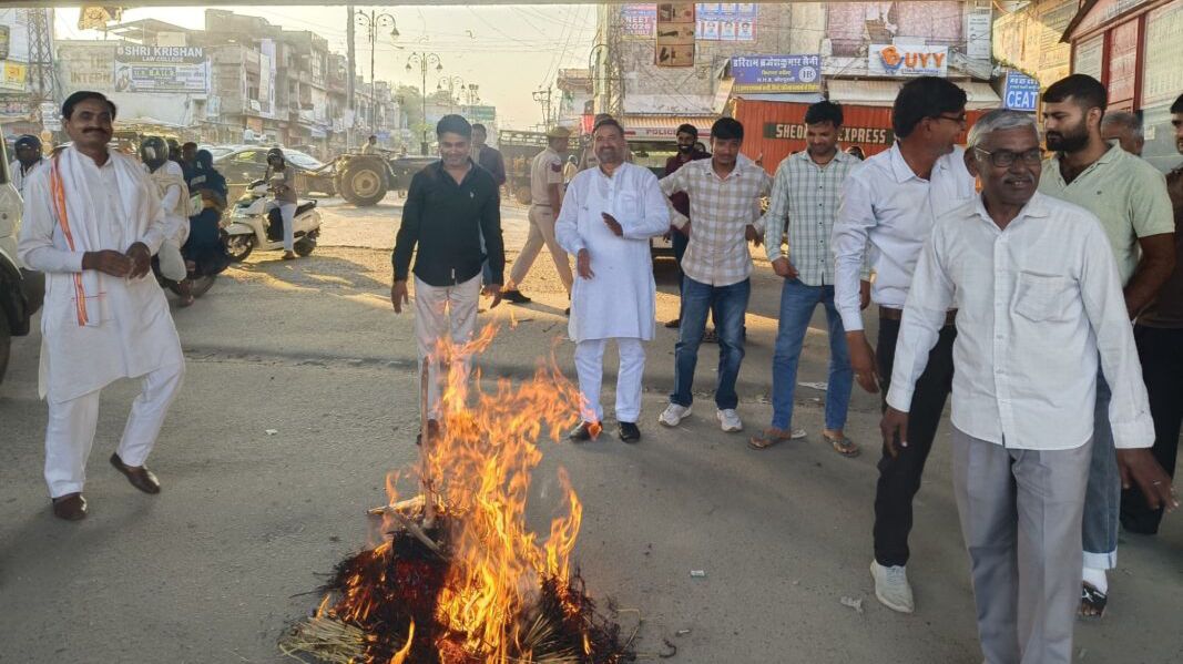 मदन राठौड़ के बयान के विरोध में कांग्रेस का प्रदर्शन, पूतला फूंका मदन राठौड़ के बयान के विरोध में कांग्रेस का प्रदर्शन, पूतला फूंका