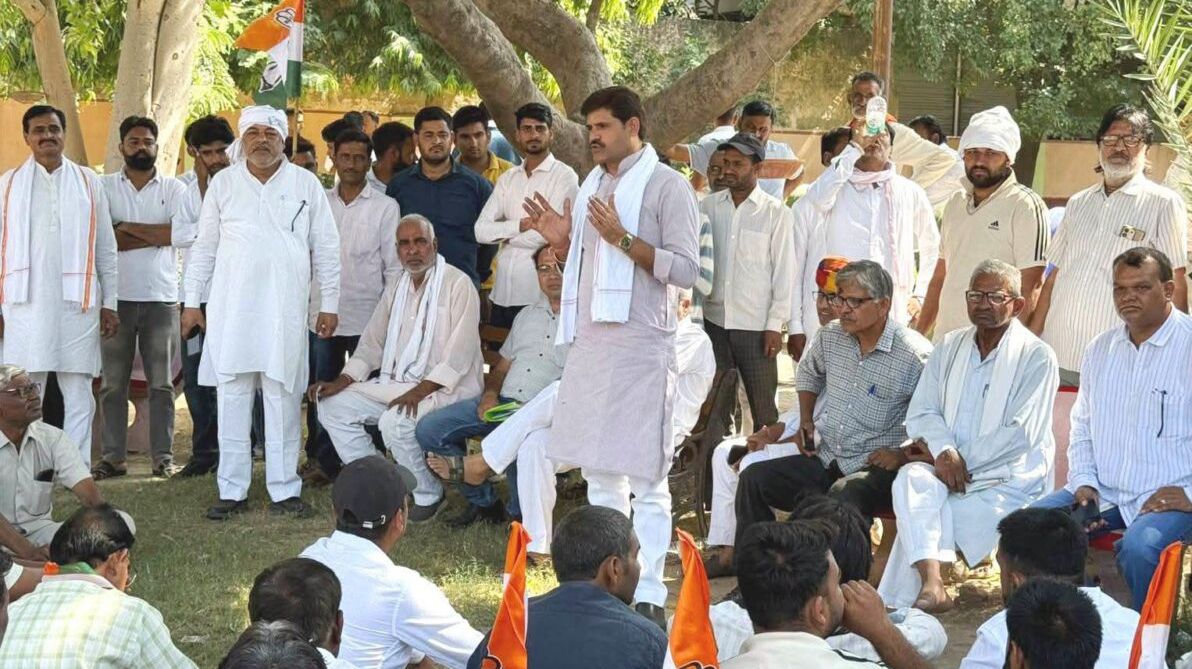 राहुल गांधी के समर्थन में कोटपूतली में कांग्रेस का प्रदर्शन, काला दिवस मनाकर जताया विरोध