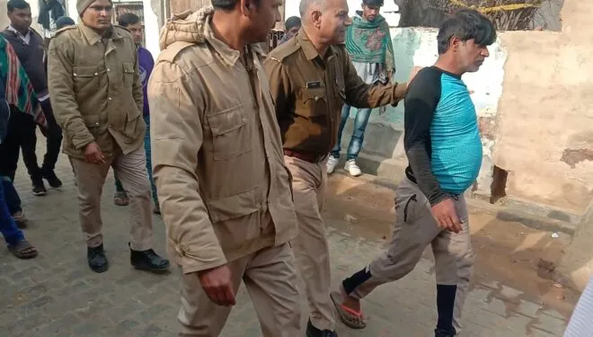 जलती चिता से अंगारे उठा लाया युवक, गांव में फेंके, पुलिस ने लिया हिरासत में 1 A young man brought embers with a burning pyre