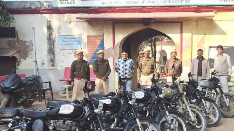 ध्वनि प्रदूषण: तेज आवाज सायलेंसर वाली 9 बाईक पुलिस ने की जप्त 2 image editor output image 1482926767 17387907906172519869635489982260