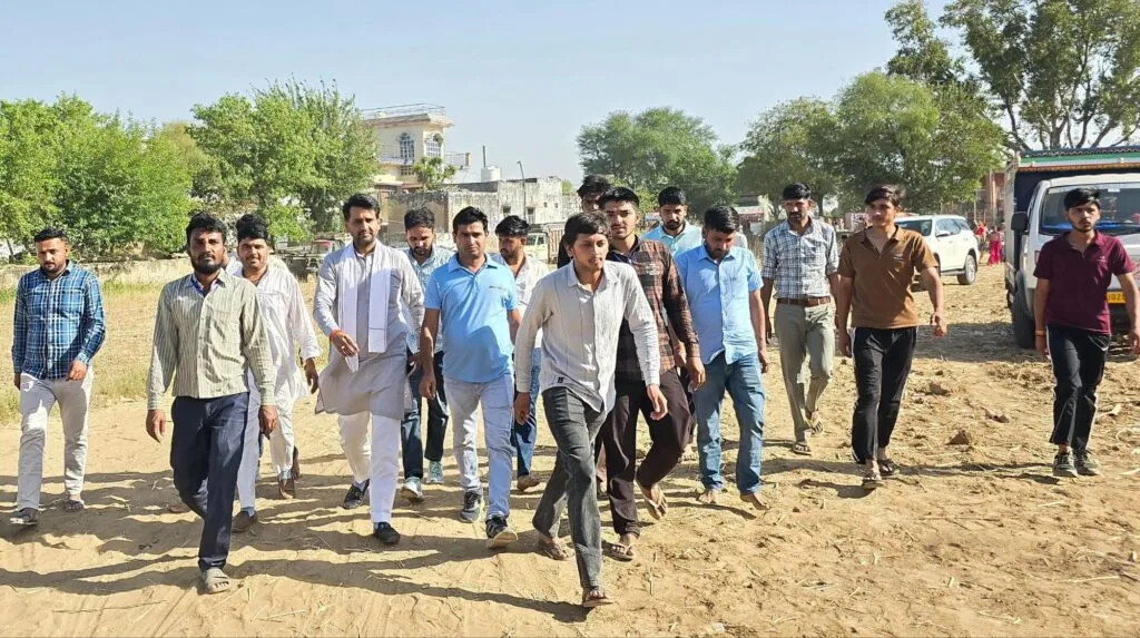 मुंडावर क्षेत्र के आमोठ गांव में मसानी माता के भंडारे का किया आयोजन 3 img 20250401 wa00602880596853928411174