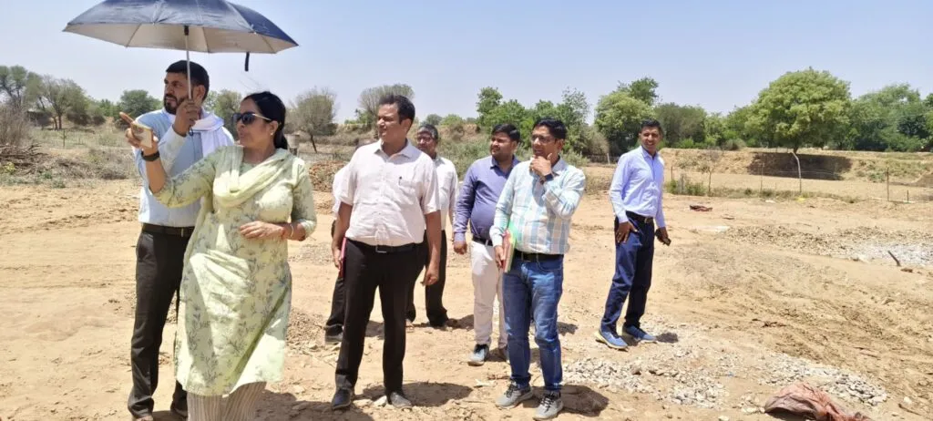 कलेक्टर ने देखी सरकारी योजनाओं की जमीनी हकीकत, जिम्मेदारों को दिए स्पष्ट निर्देश 2 img 20250423 wa00365977497828615449422