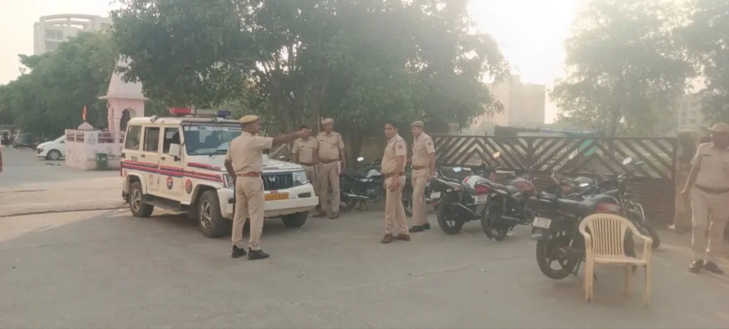 नीमराना पुलिस का अनंतराज सोसाइटी में सघन चेकिंग अभियान 2 img 20250426 wa00243939645563058863335