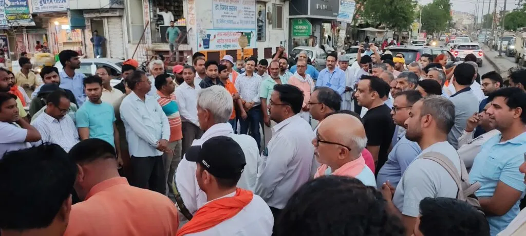 पहलगाम घटना को लेकर पूरे देश में आक्रोश,बहरोड में भी लोगों ने जताया गुस्सा और दी श्रद्धांजलि 3 img 20250424 1856008638180154680513113948